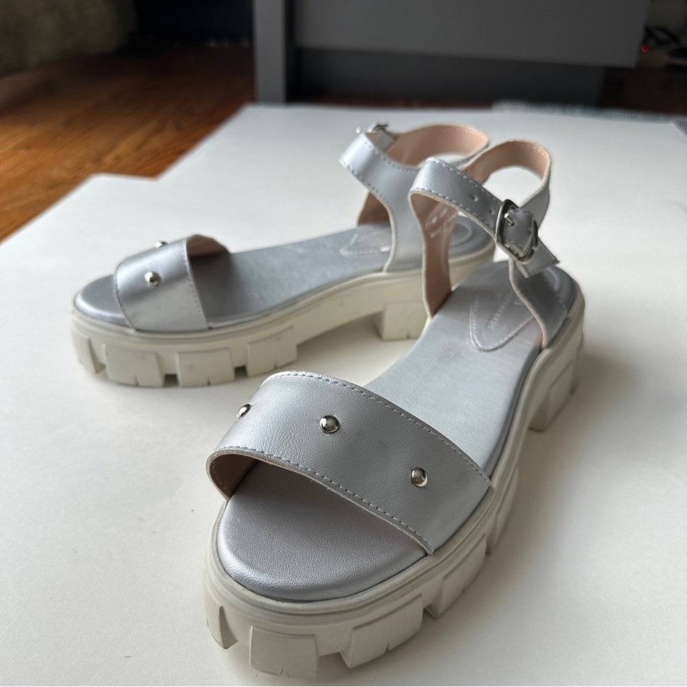 Sandro Moscoloni Stylish Platform Women's  Brushed Silver Sandals Sz8.5 M Nes